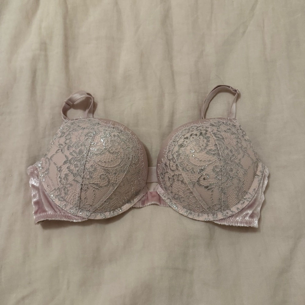✨ Like New Victoria’s Secret Very Sexy Bombshell Pink and Silver Push Up Bra ✨